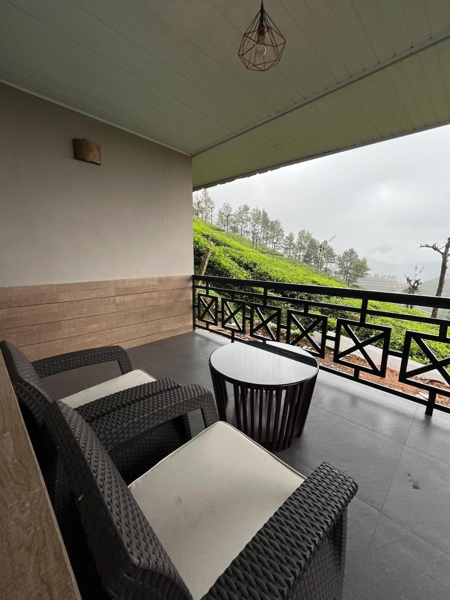 Misty Courtyard Resort Chinnakanal Eksteriør billede