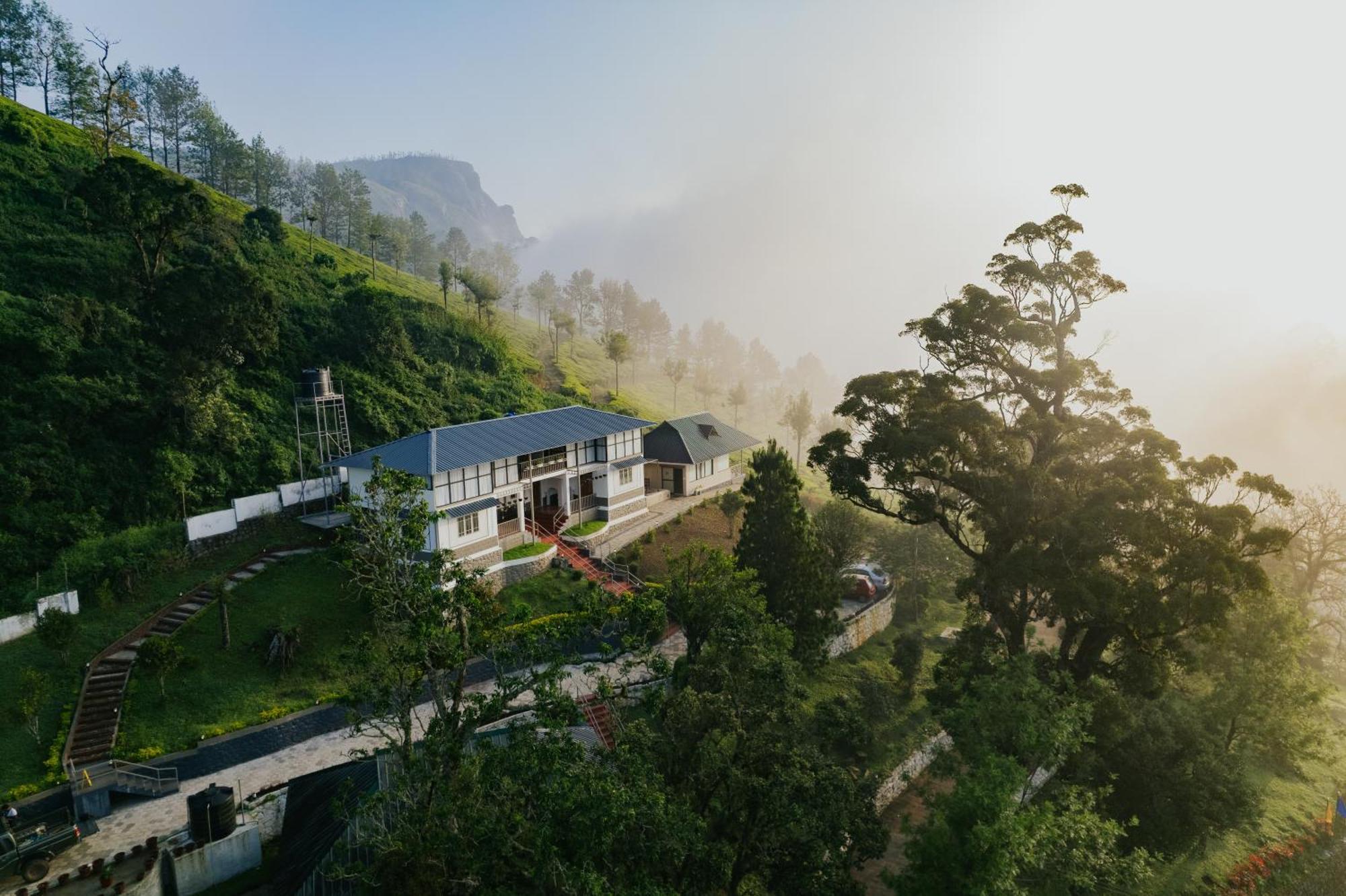 Misty Courtyard Resort Chinnakanal Eksteriør billede