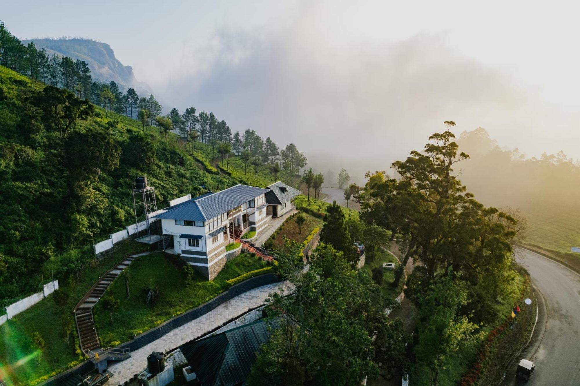 Misty Courtyard Resort Chinnakanal Eksteriør billede
