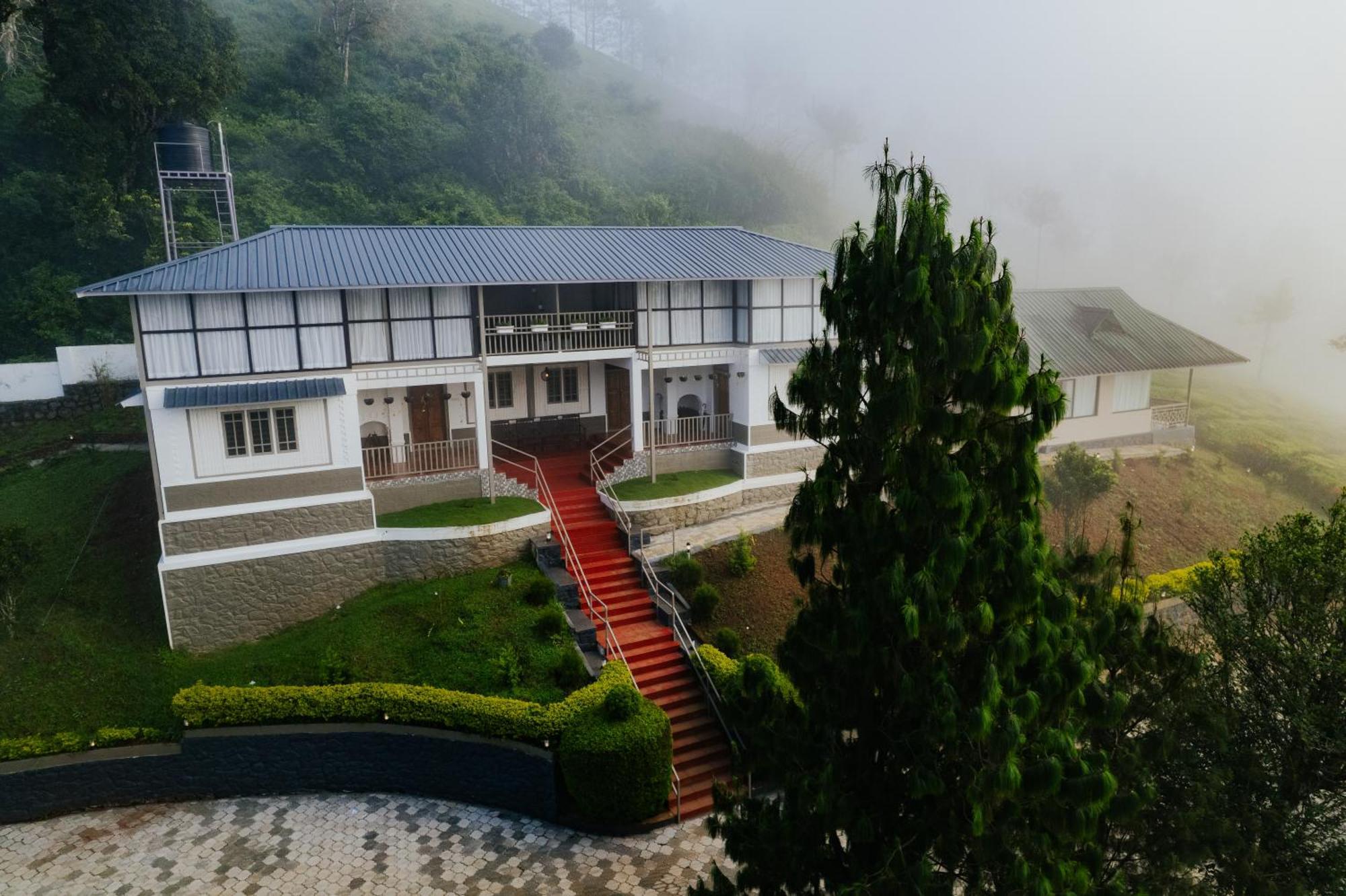 Misty Courtyard Resort Chinnakanal Eksteriør billede