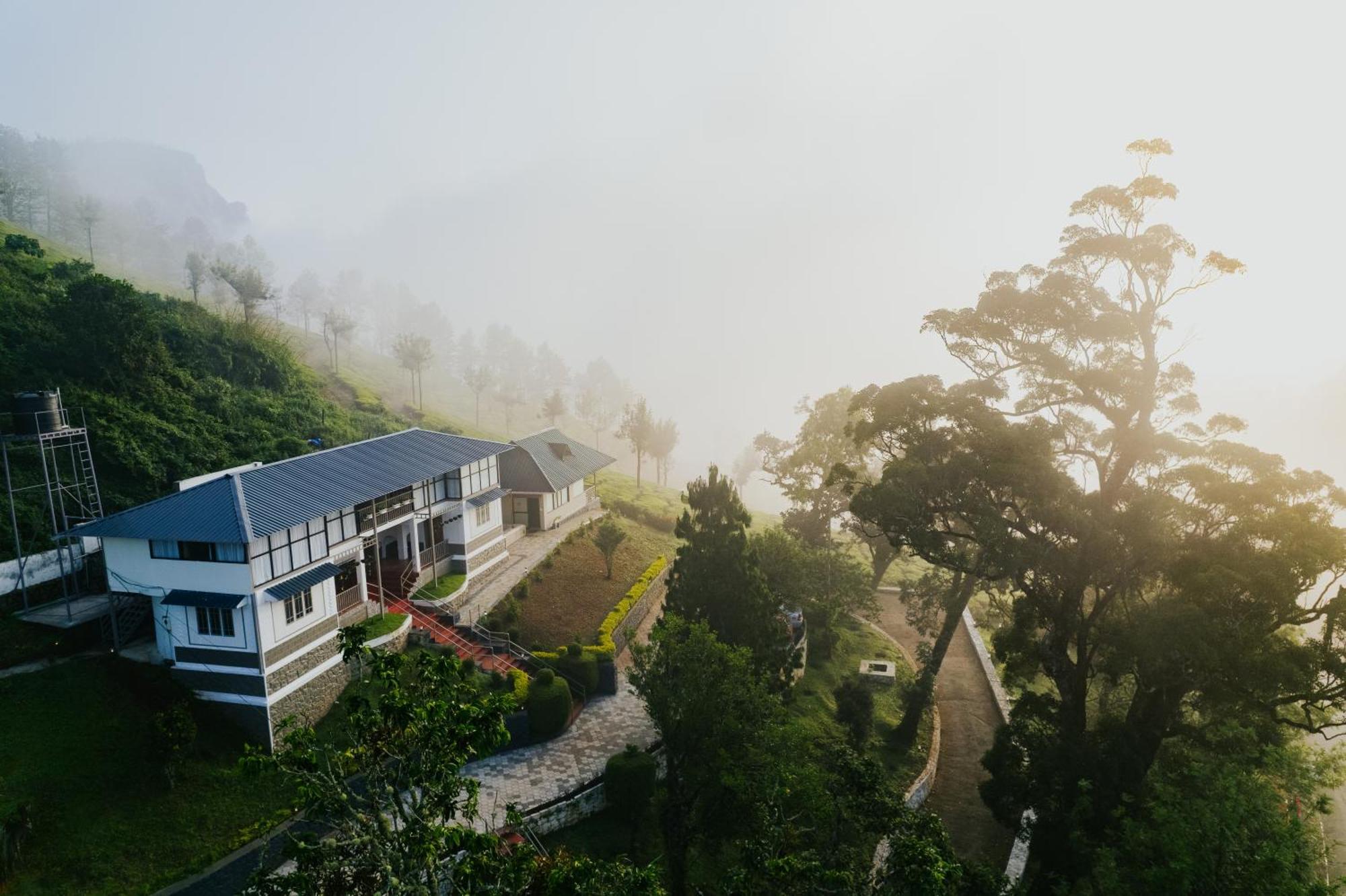 Misty Courtyard Resort Chinnakanal Eksteriør billede